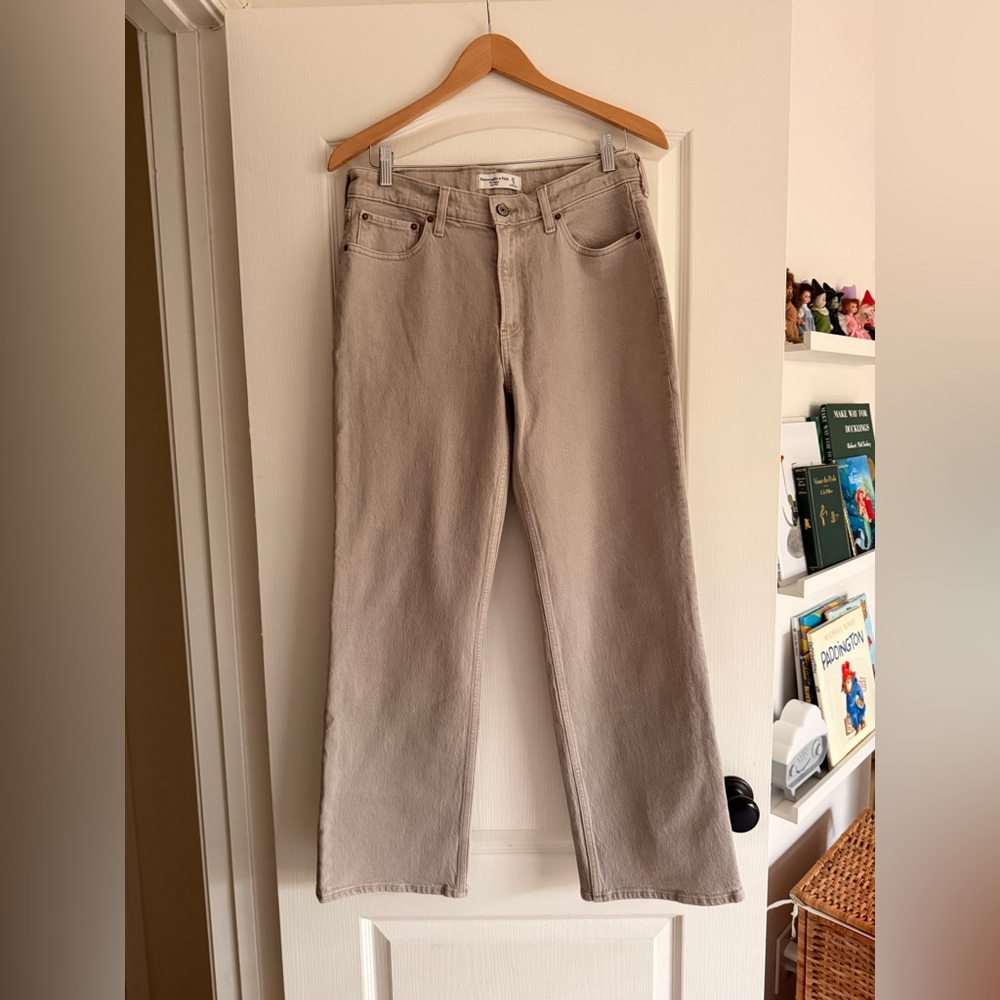 Abercrombie The Baggy Low Rise Beige Straight-Leg Jeans
